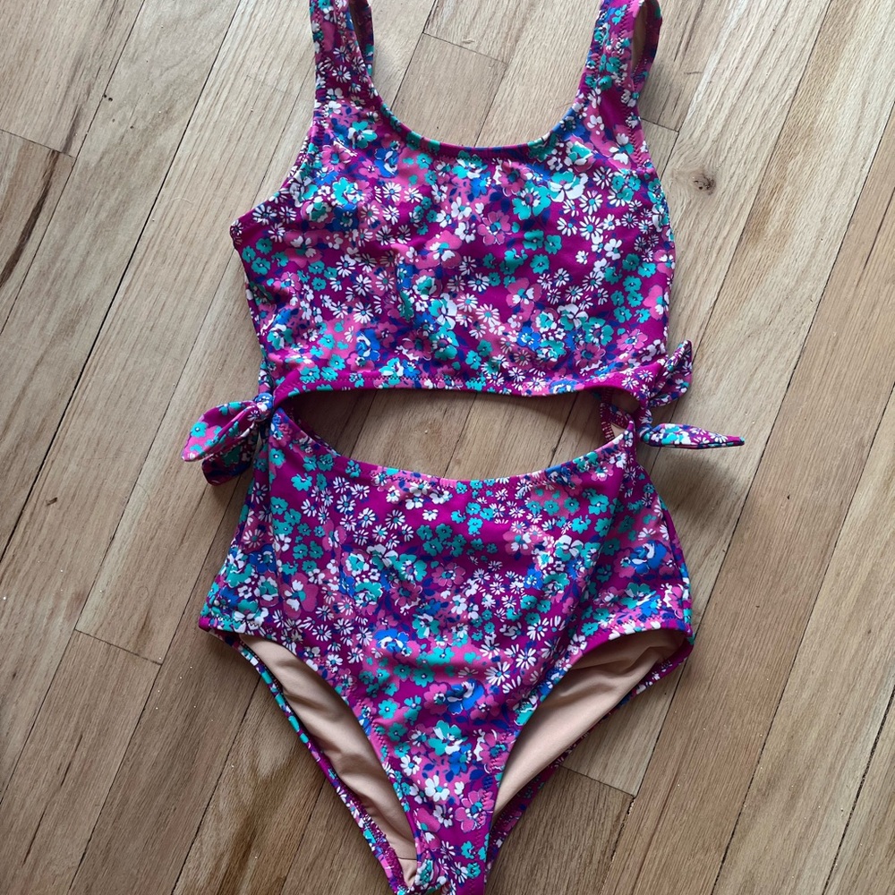 New One piece swimsuit 8yo J crew